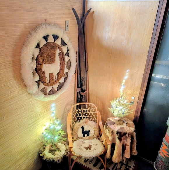 ❣️RESERVED❣️Authentic Llama Fur Wall Hanging PERU - Picture 9 of 9